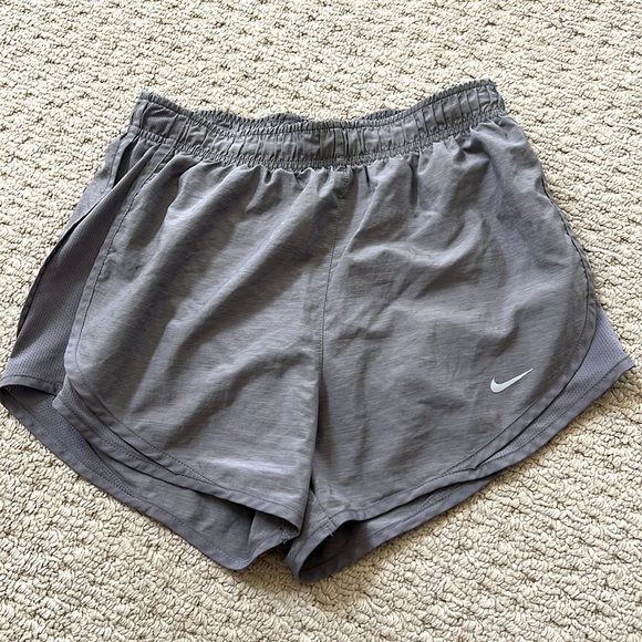 Nike Pants - Nike tempo shorts